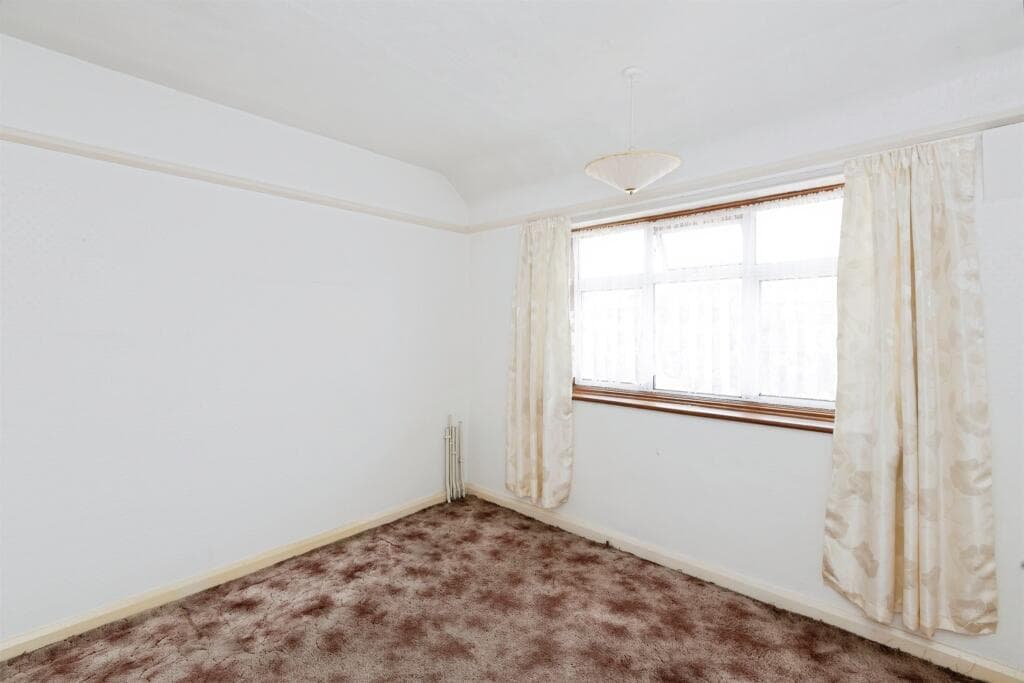 Julia Gardens, Barking - Image 9