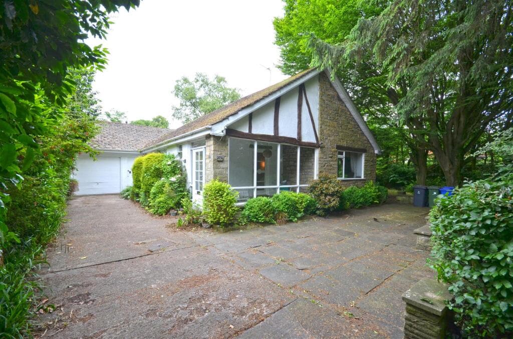 Mottram Road, Stalybridge - Image 1