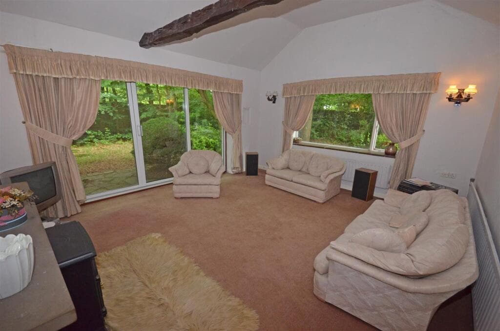 Mottram Road, Stalybridge - Image 2
