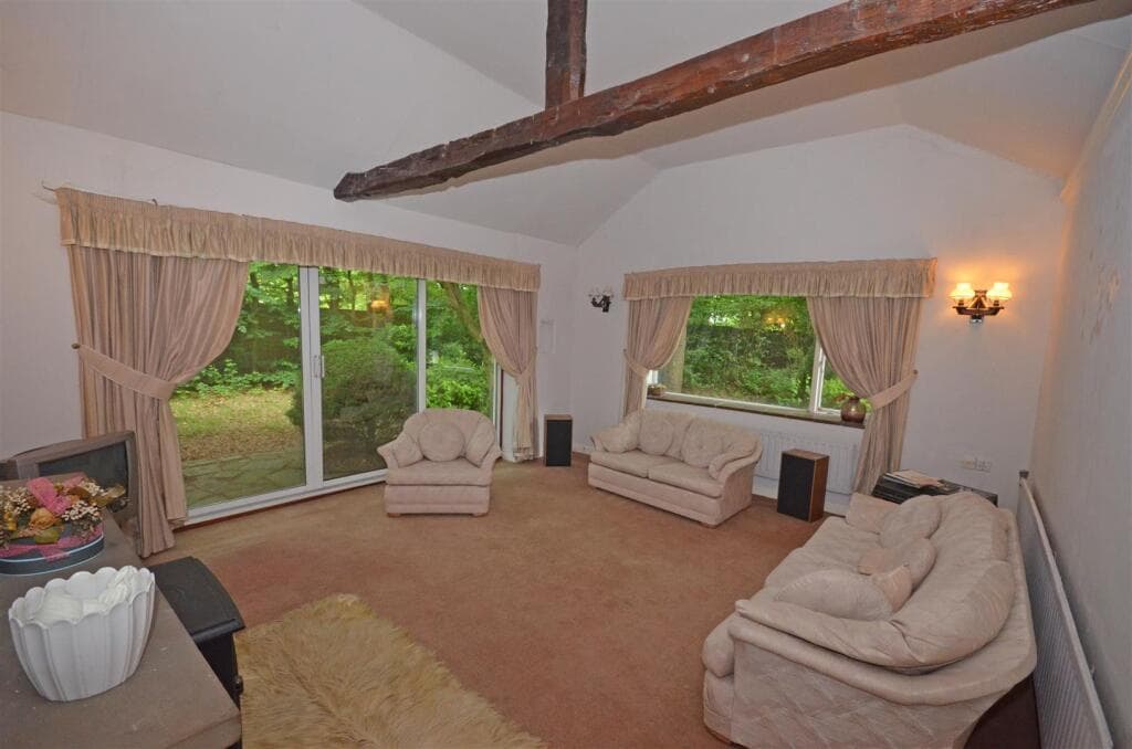 Mottram Road, Stalybridge - Image 8
