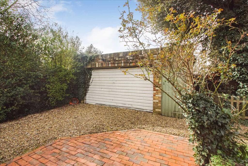 Burnham Lane, Burnham - Image 11