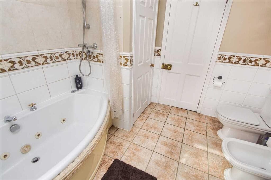 Burnham Lane, Burnham - Image 9
