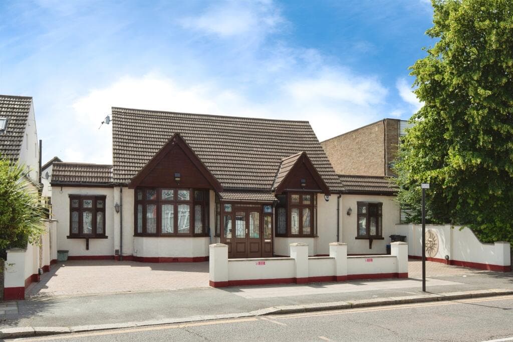 View property at Goodmayes Lane, Ilford