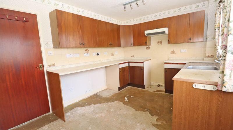 Luttrell Close - Priorswood - Image 7