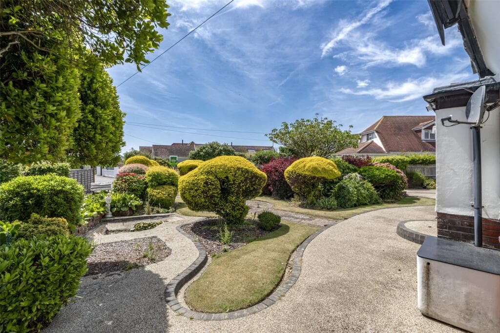 Ferring Close, Ferring, Worthing, West Sussex, BN12 - Image 10