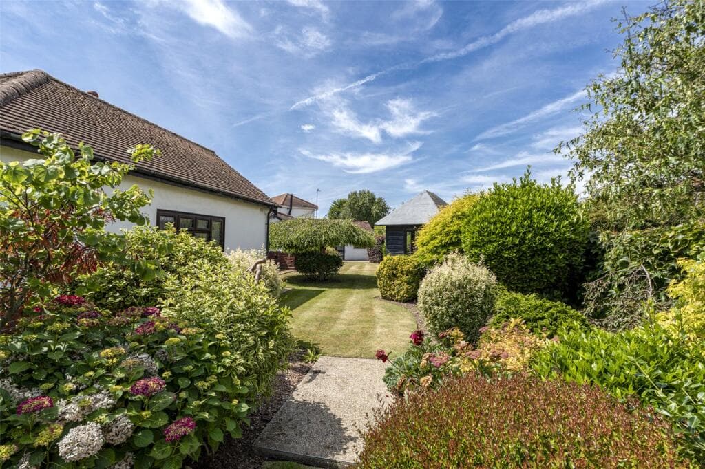 Ferring Close, Ferring, Worthing, West Sussex, BN12 - Image 11