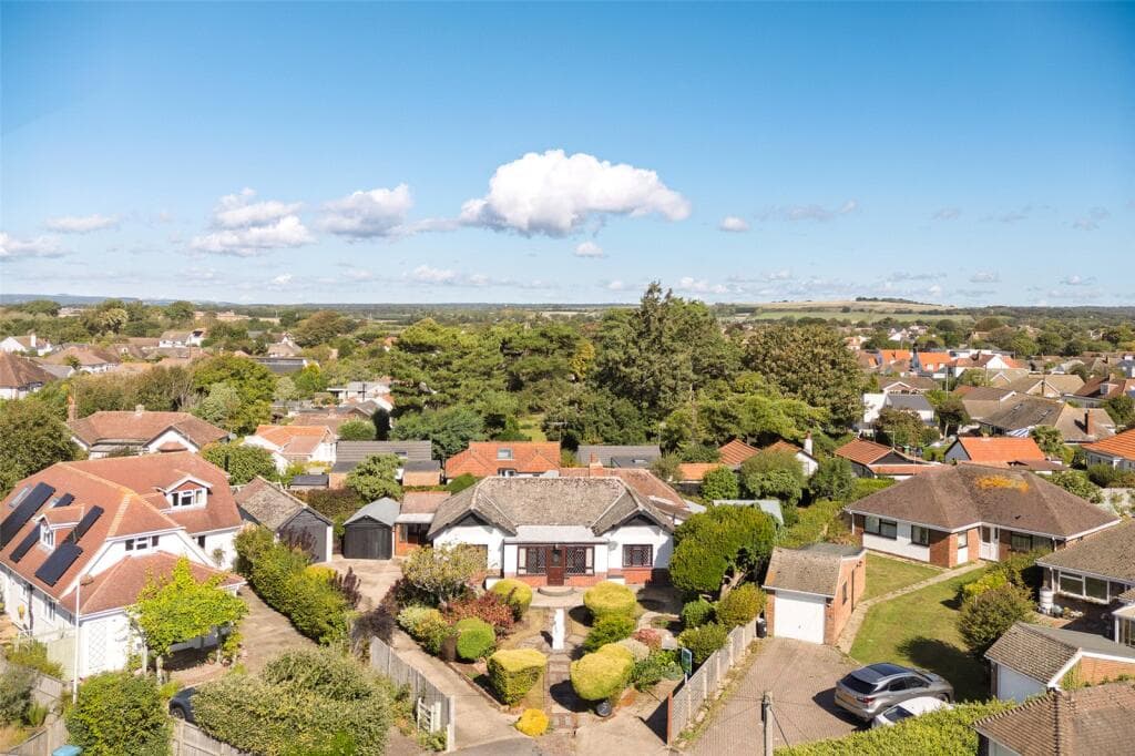 Ferring Close, Ferring, Worthing, West Sussex, BN12 - Image 2