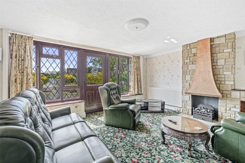 Ferring Close, Ferring, Worthing, West Sussex, BN12 - Image 4