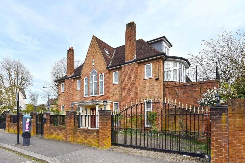 Brondesbury Park, London NW6 - Image 1