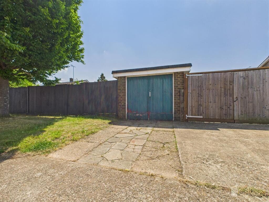 Hollyshaws, Stevenage - Image 4
