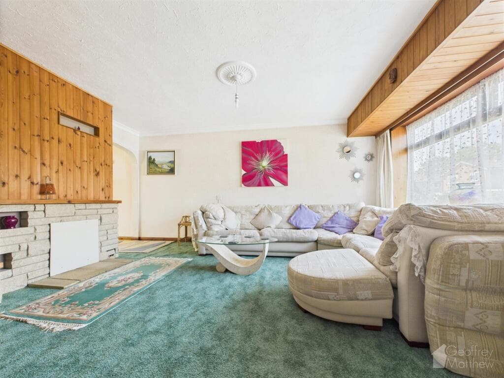 Hollyshaws, Stevenage - Image 8