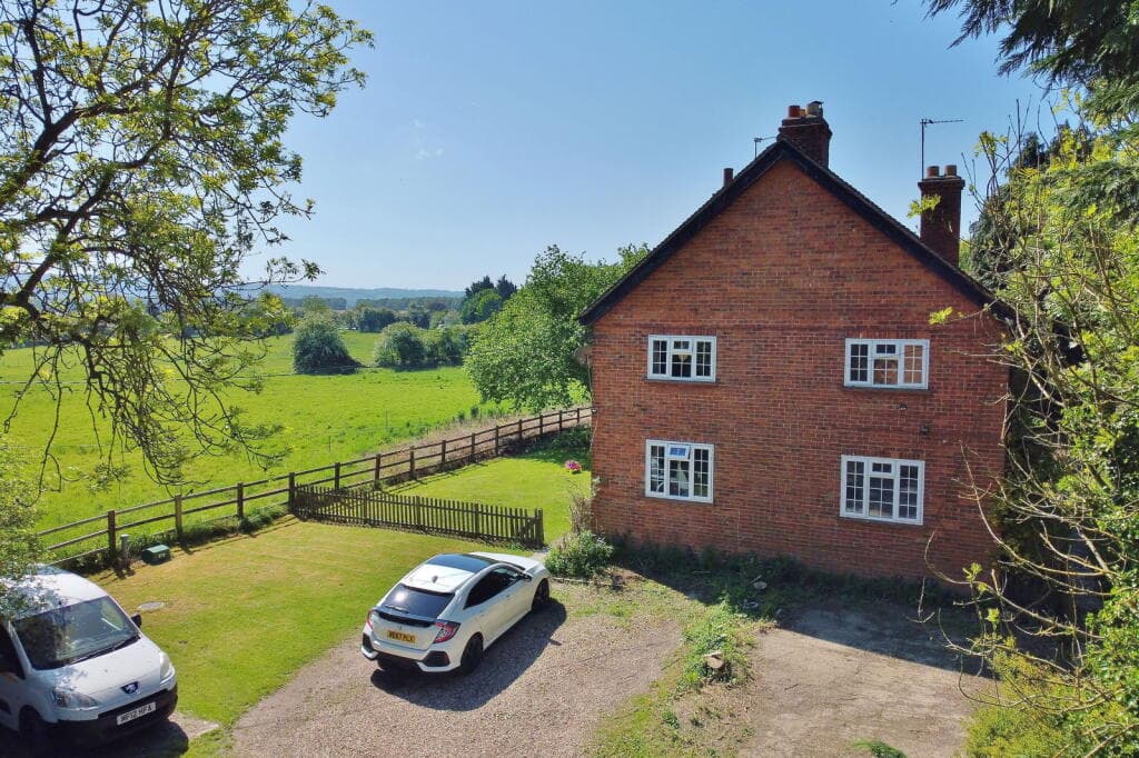 Box Tree Lane, Postcombe - Image 4