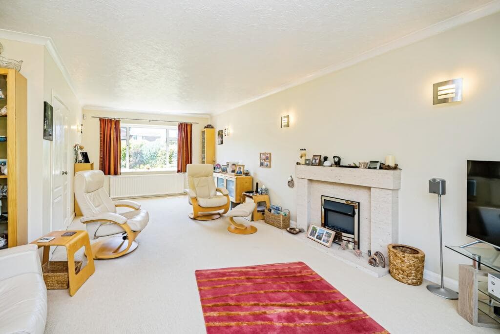 Bovingdon Heights, Marlow, SL7 - Image 3