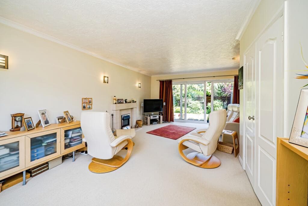Bovingdon Heights, Marlow, SL7 - Image 4