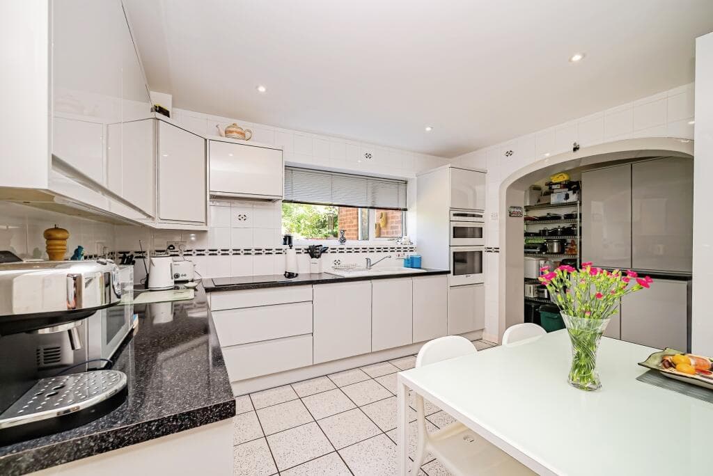 Bovingdon Heights, Marlow, SL7 - Image 7