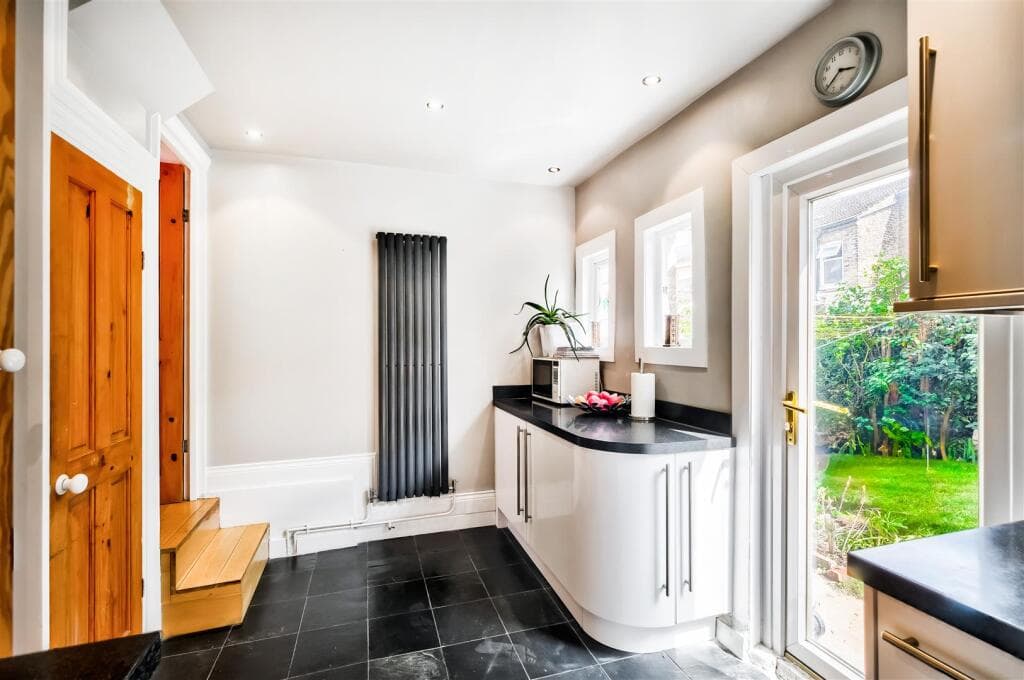 Westbury Terrace, Forest Gate - Image 7
