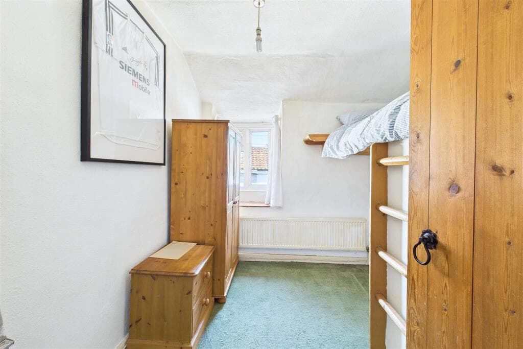 Tucked away on the outskirts of Clevedon Town Centre - Image 10