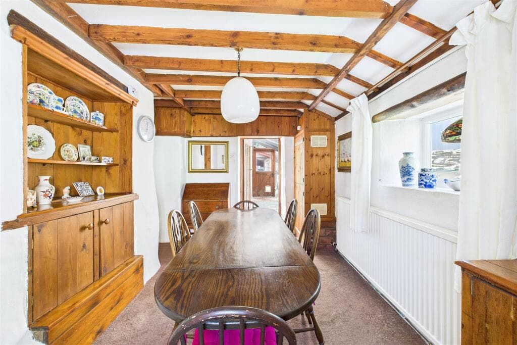 Tucked away on the outskirts of Clevedon Town Centre - Image 4