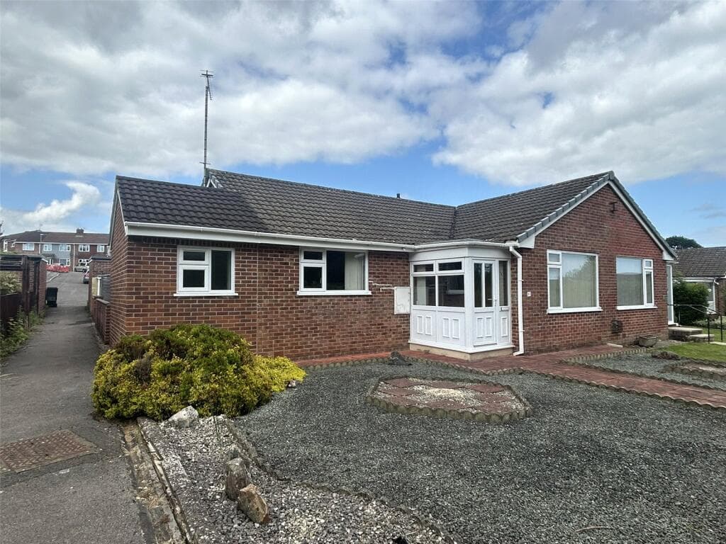 View property at Elder Close, Chard, Somerset, TA20