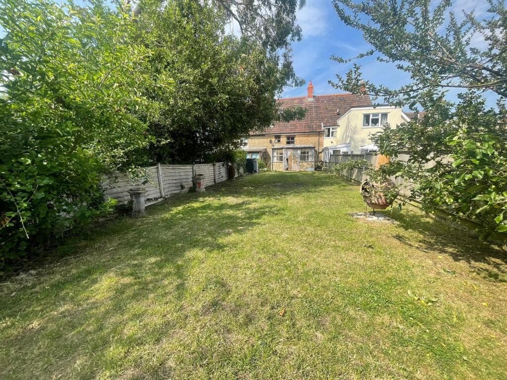 Puddletown, Haselbury Plucknett - NO CHAIN - Image 1