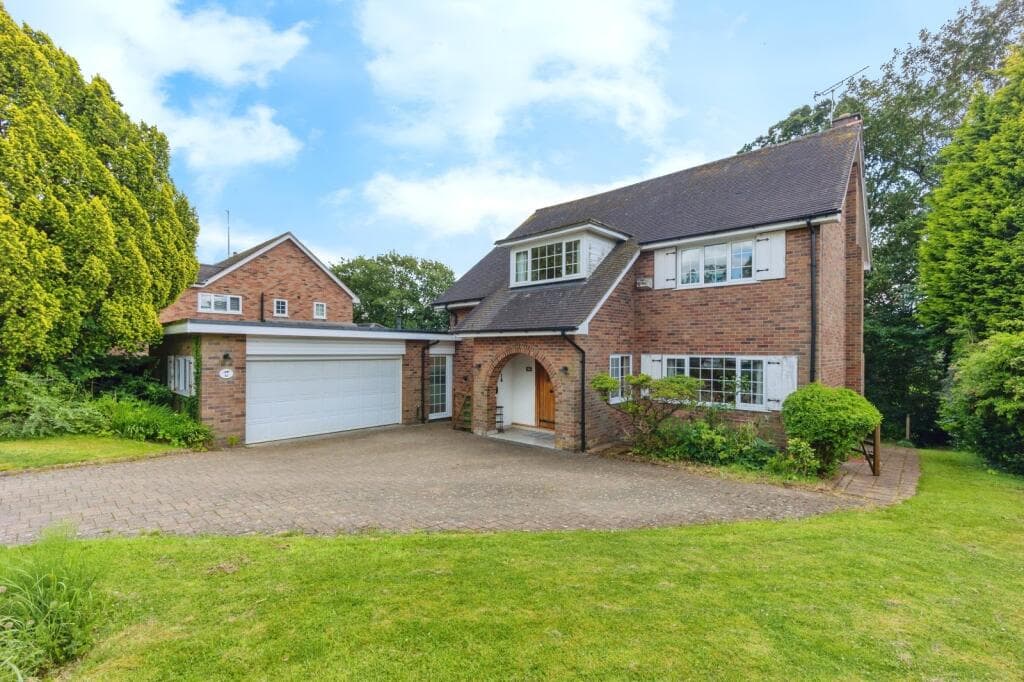 View property at Bollinwood Chase, Wilmslow, Cheshire, SK9