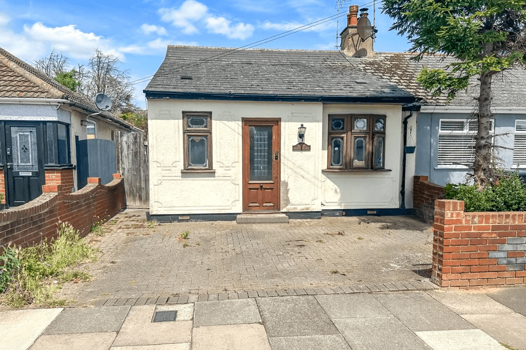 View property at Wells Avenue, Southend-on-Sea