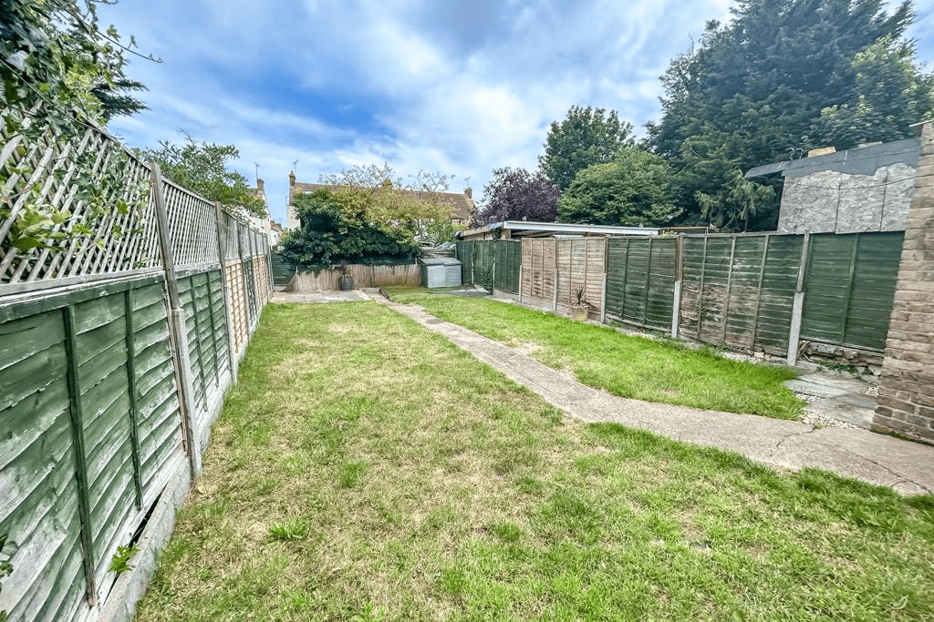 Norwich Avenue, Southend-on-Sea - Image 1