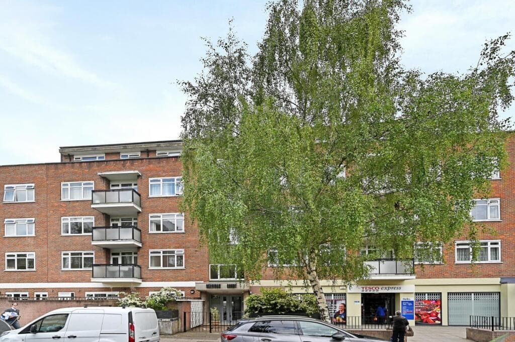 Sheridan Court, Belsize Road - Image 10