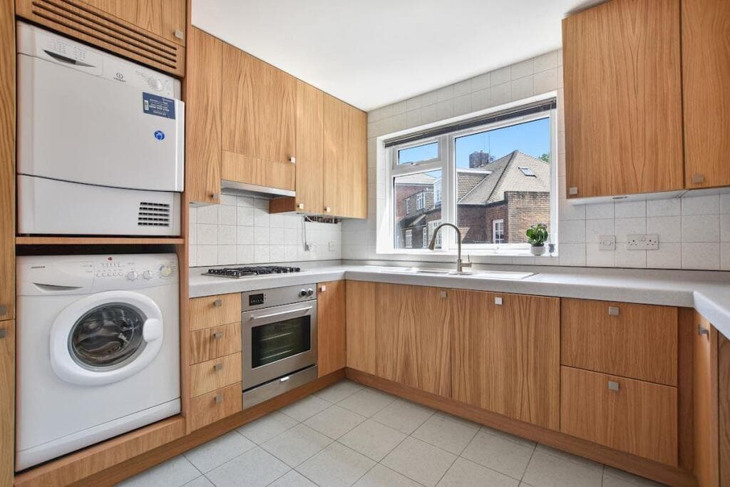 Sheridan Court, Belsize Road - Image 2