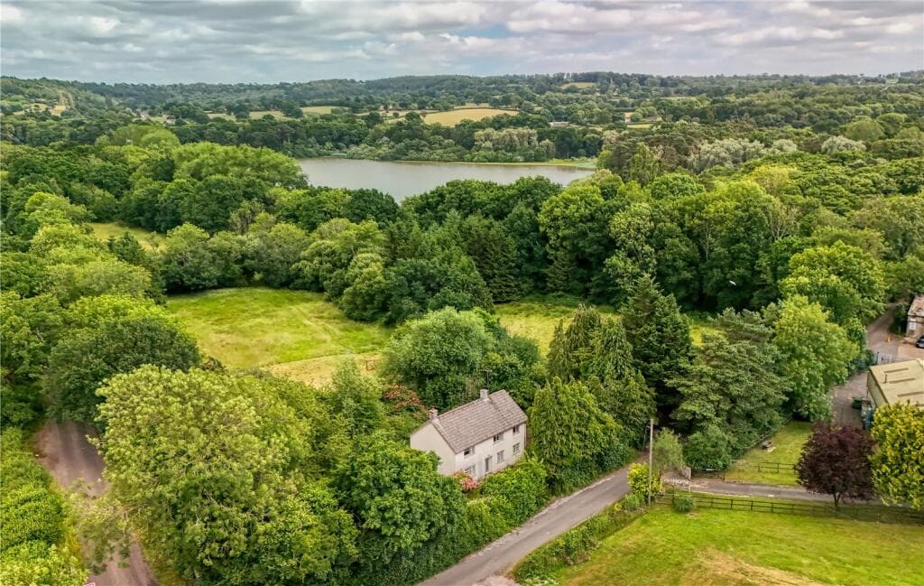 Chaffcombe Road, Chard, Somerset, TA20 - Image 1
