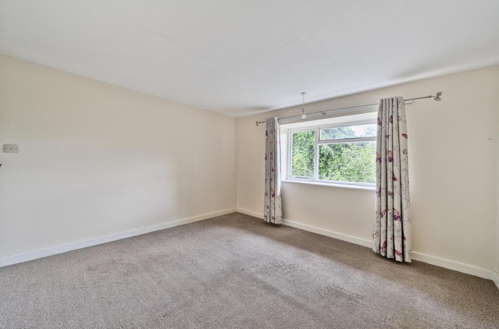 Chaffcombe Road, Chard, Somerset, TA20 - Image 10