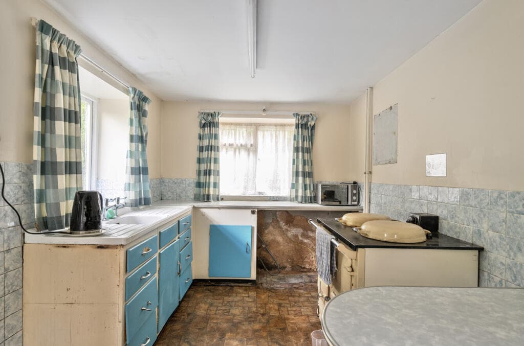 Chaffcombe Road, Chard, Somerset, TA20 - Image 5
