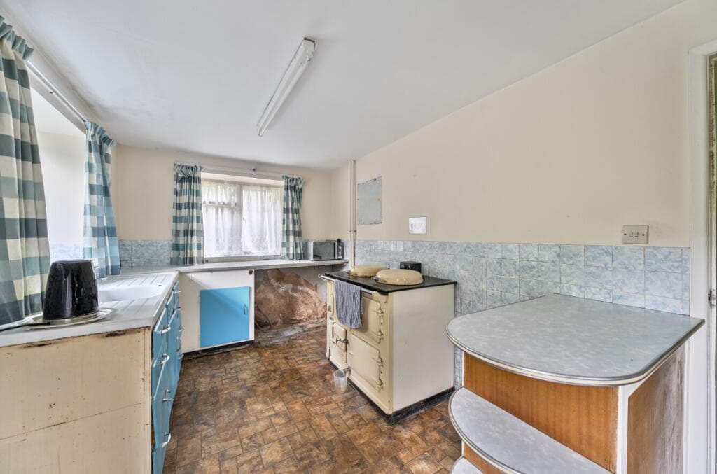 Chaffcombe Road, Chard, Somerset, TA20 - Image 6