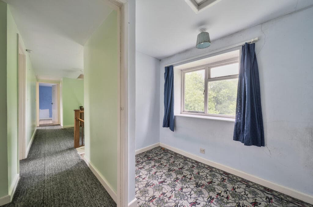 Chaffcombe Road, Chard, Somerset, TA20 - Image 9