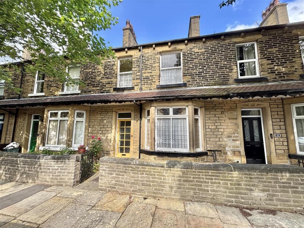 View property at 11, Bayswater Terrace, Skircoat Green, HX3 0NB