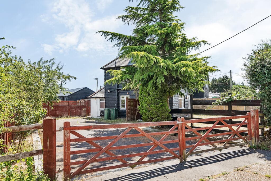 View property at Little Woodcote Estate, Wallington, SM6
