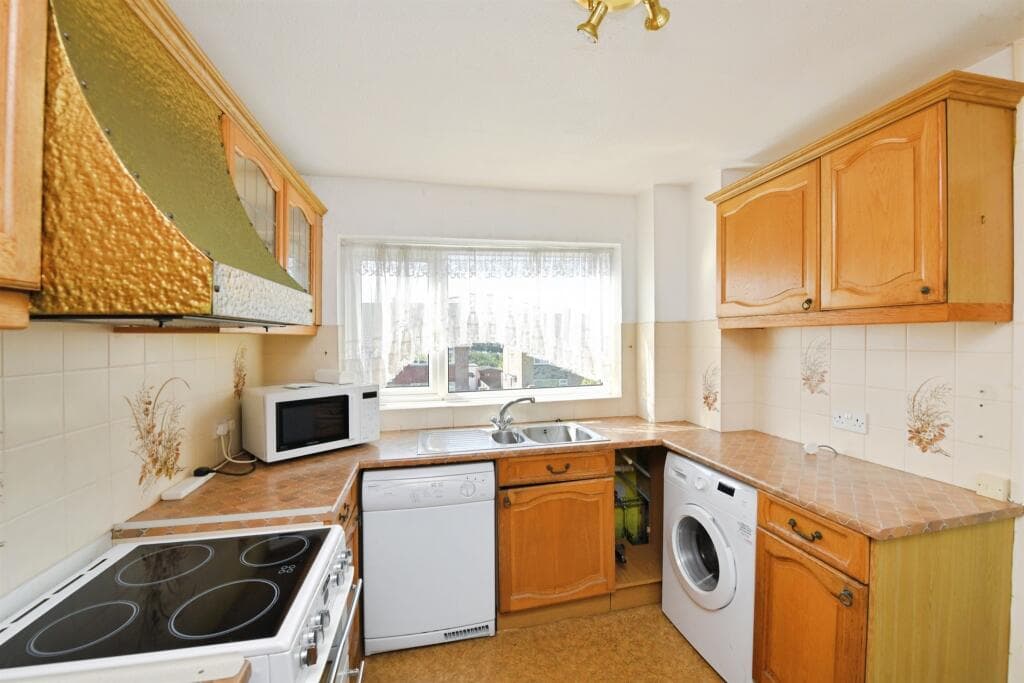 Downham Gardens, Tamerton Foliot, Plymouth - Image 3