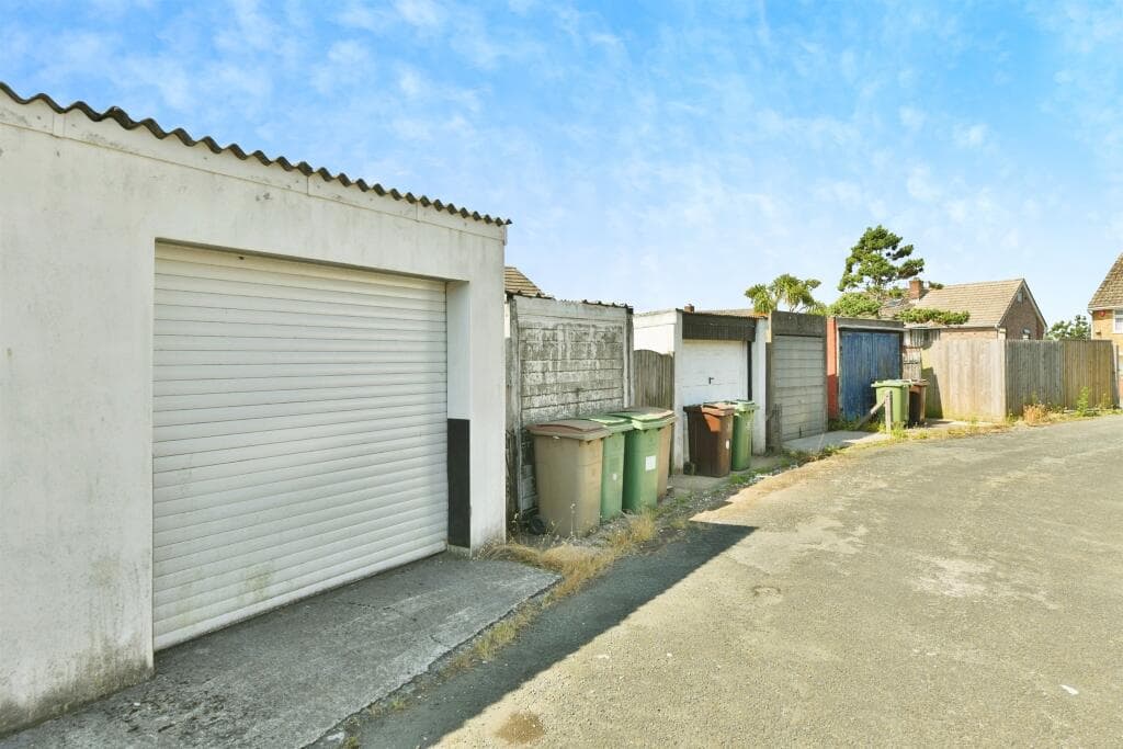 Downham Gardens, Tamerton Foliot, Plymouth - Image 6