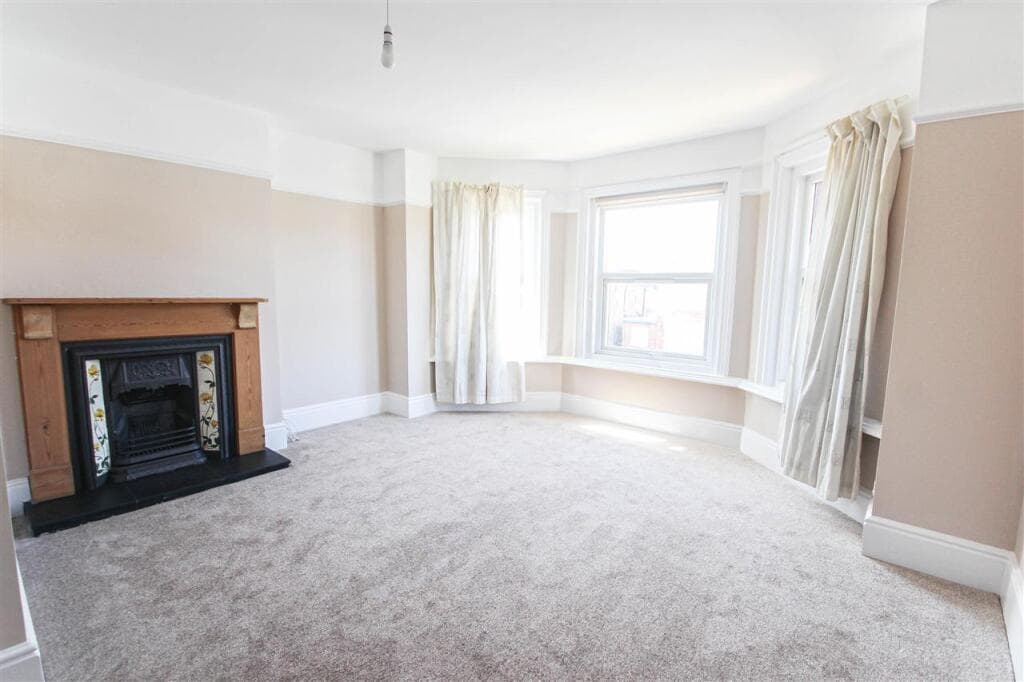 Upper Shirley Avenue, Southampton - Image 10