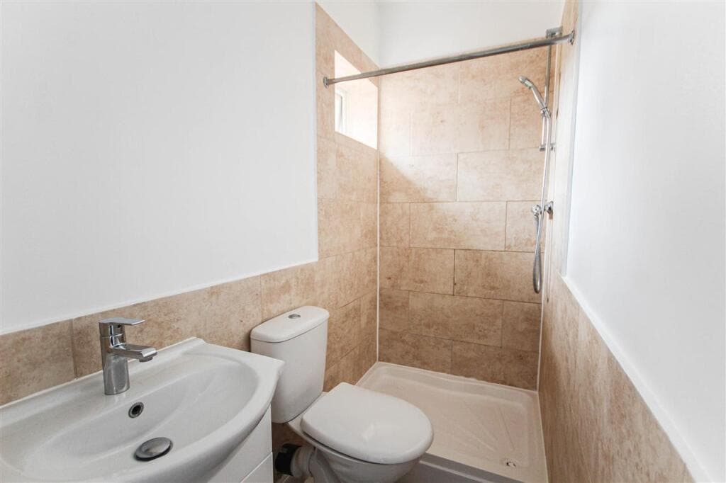 Upper Shirley Avenue, Southampton - Image 11