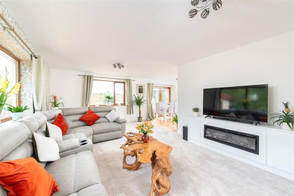 Long Lane, Aston End, Stevenage, Hertfordshire, SG2 - Image 4