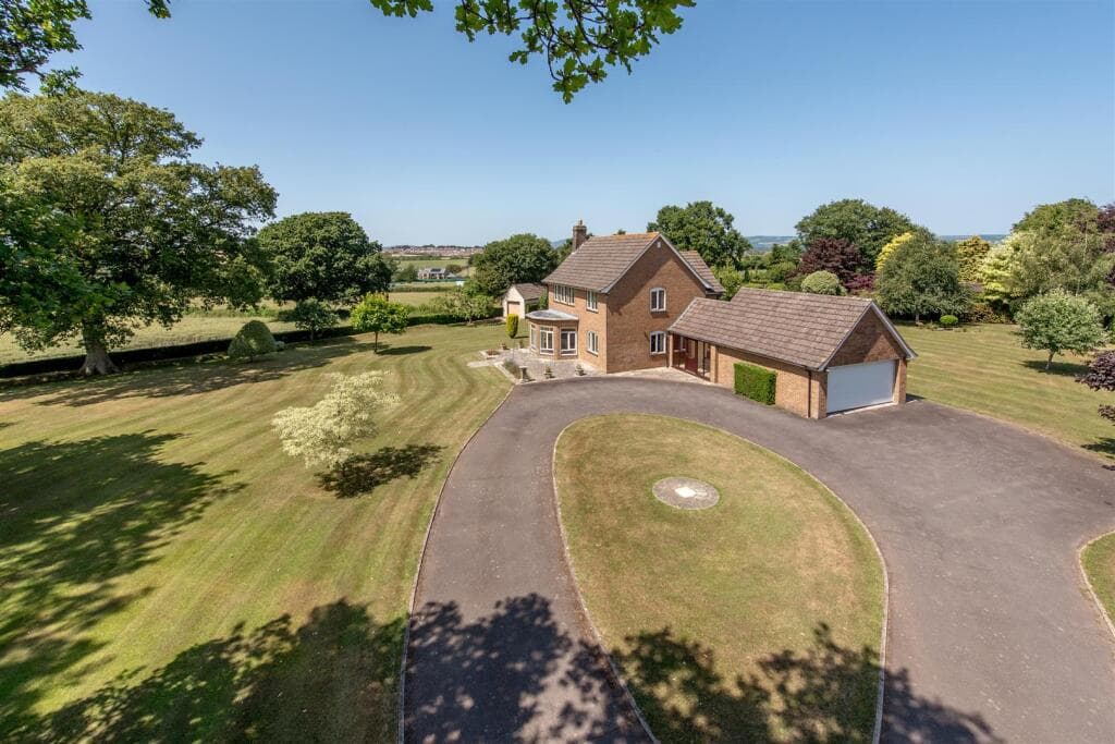 Private Road, Trull, Taunton - Image 1