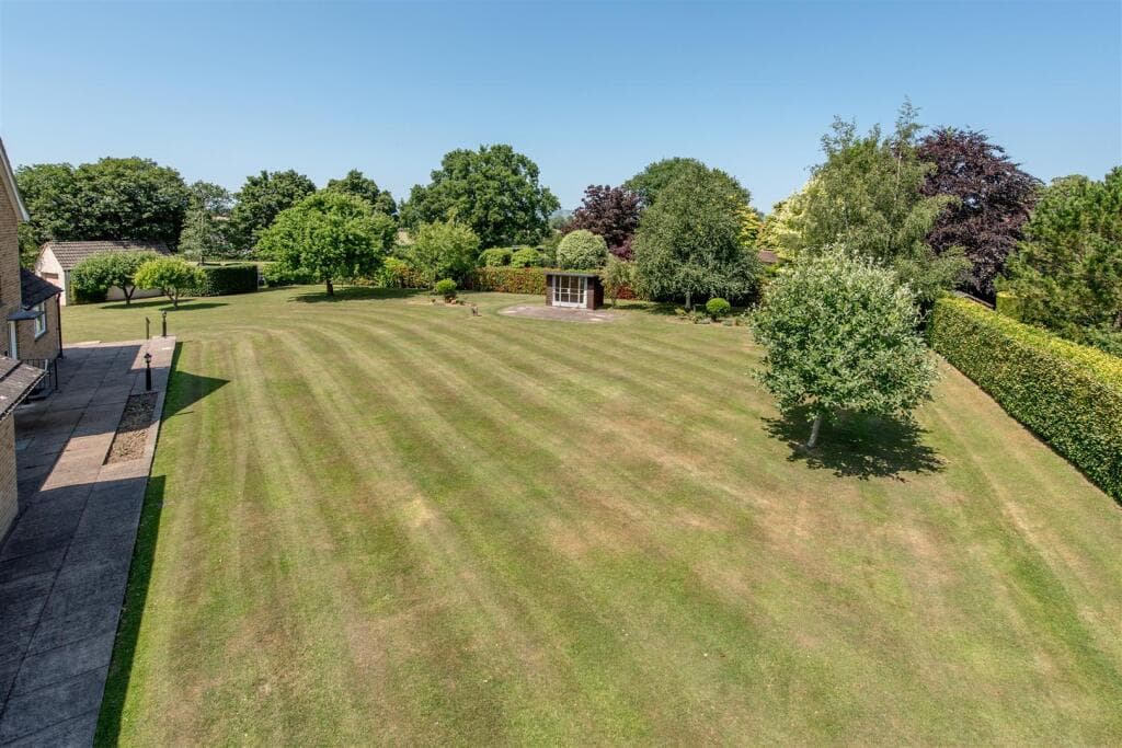 Private Road, Trull, Taunton - Image 2