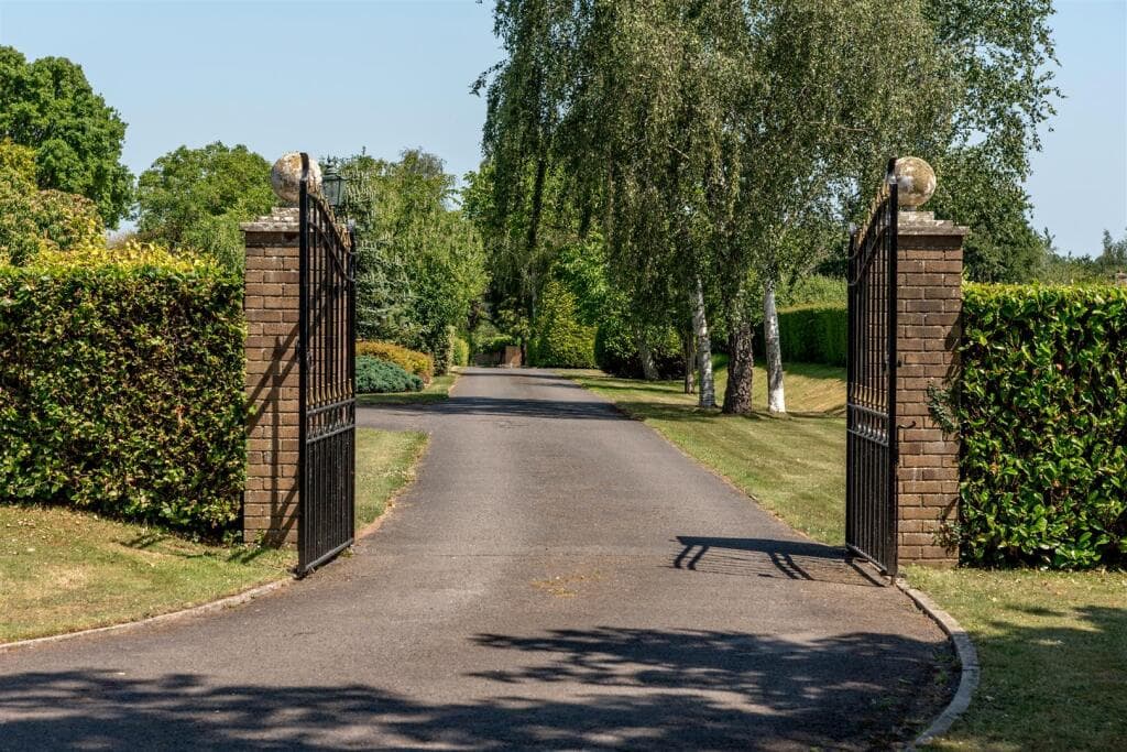 Private Road, Trull, Taunton - Image 3