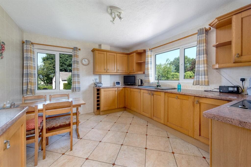 Private Road, Trull, Taunton - Image 8