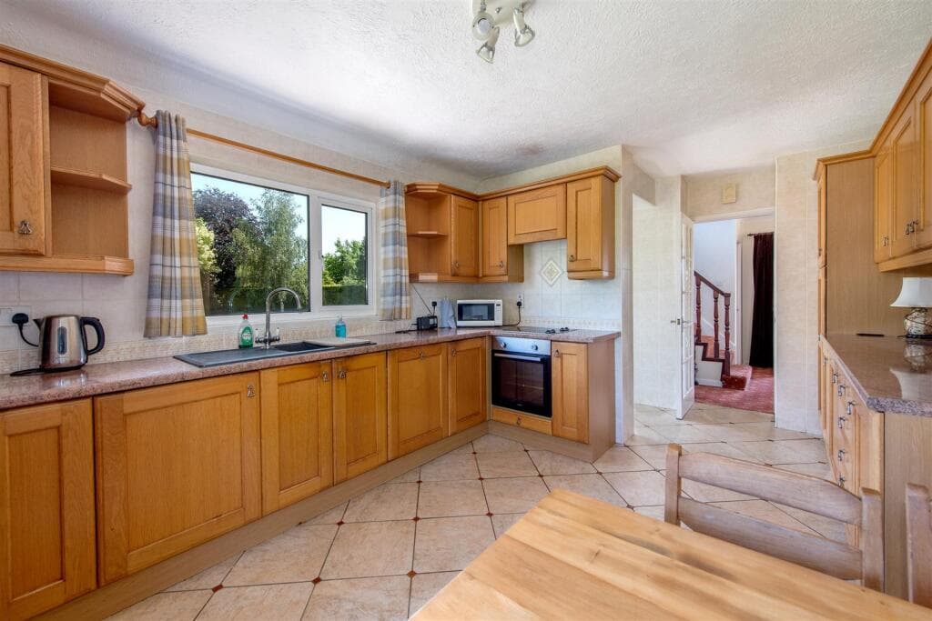 Private Road, Trull, Taunton - Image 9