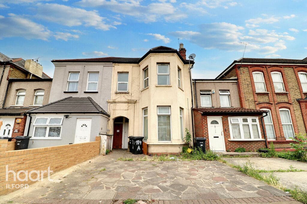 Aldborough Road South, Ilford - Image 1