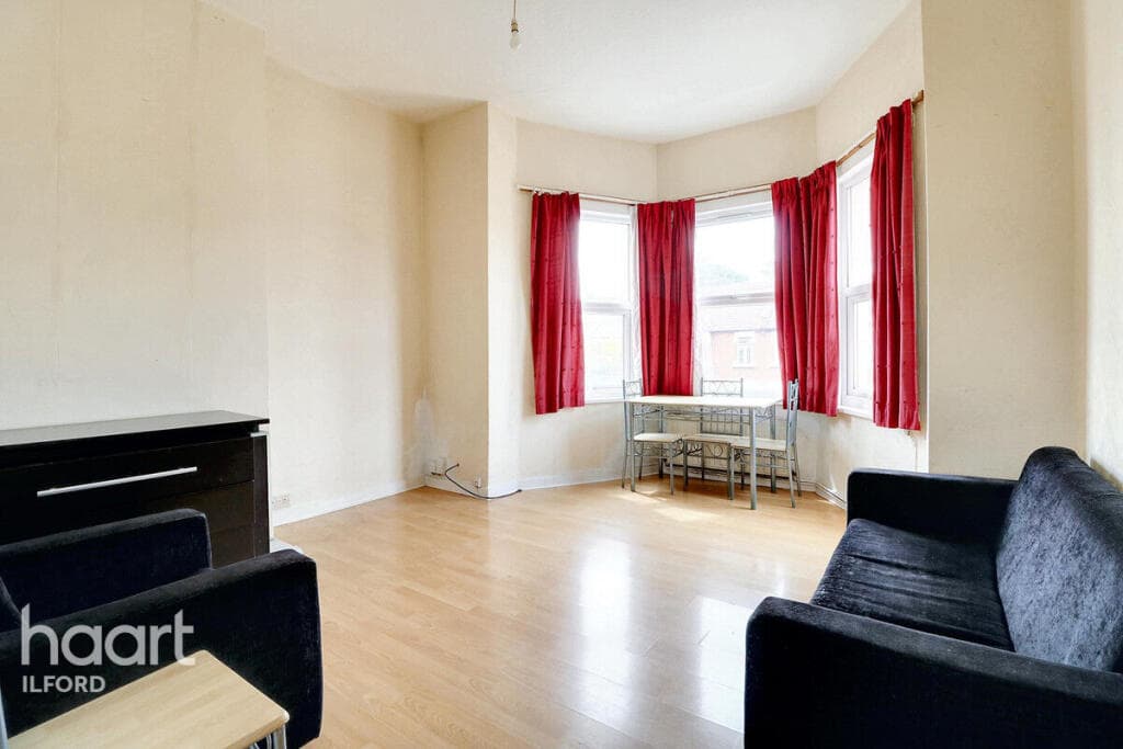 Aldborough Road South, Ilford - Image 2