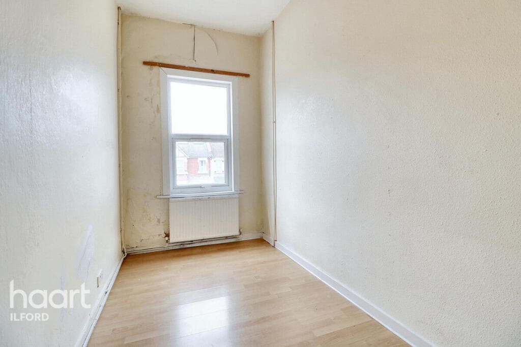Aldborough Road South, Ilford - Image 6