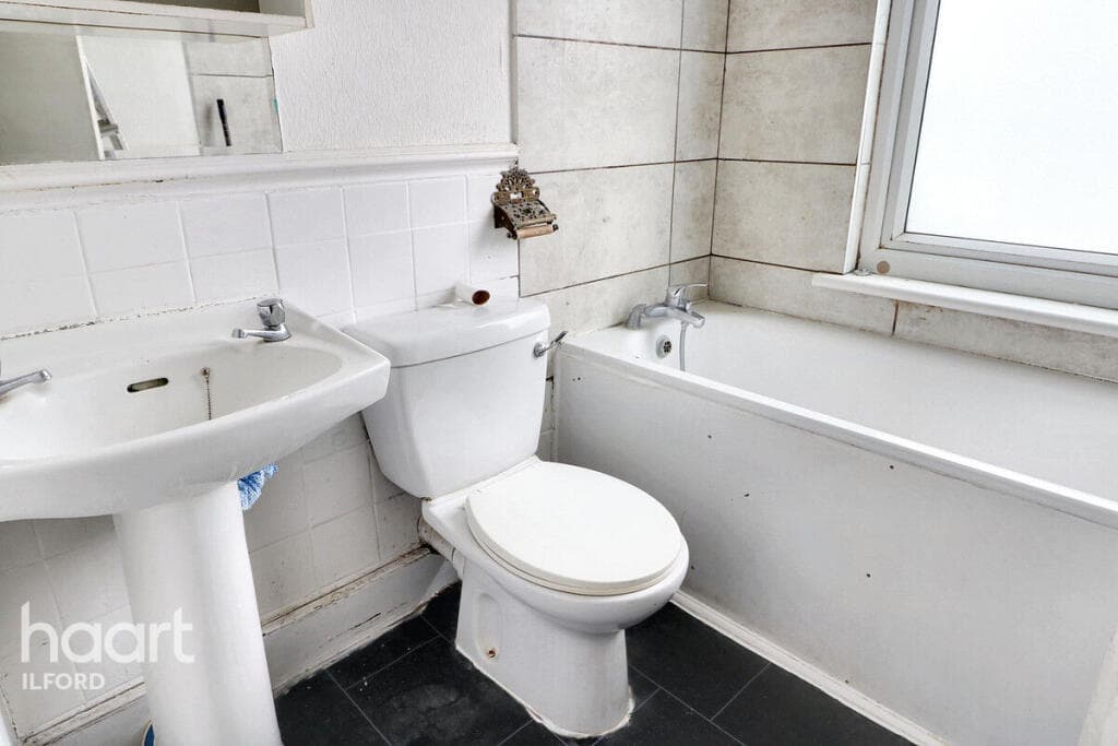Aldborough Road South, Ilford - Image 7